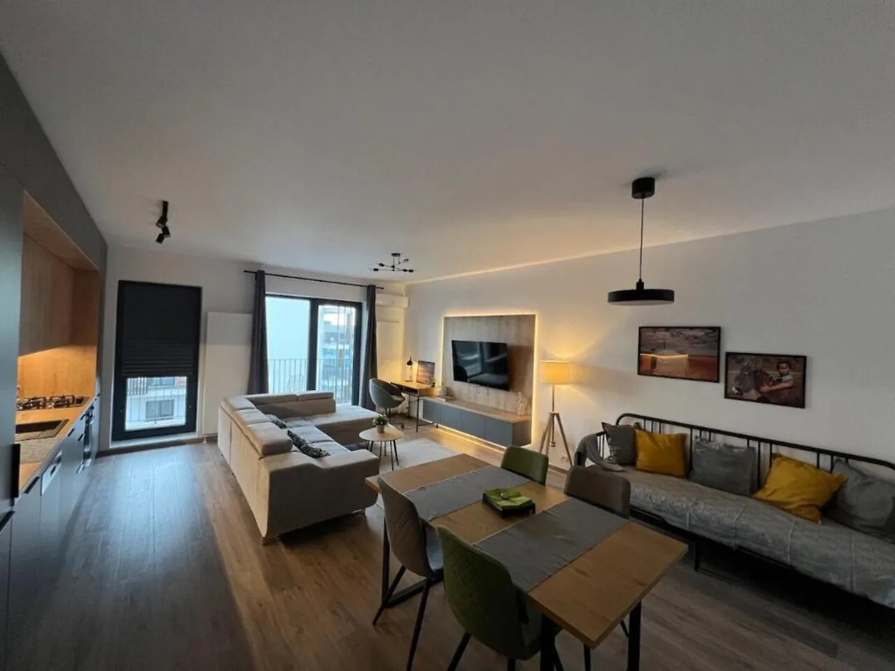 High-Rise Luxury Apartment With Free Parking Bukareszt