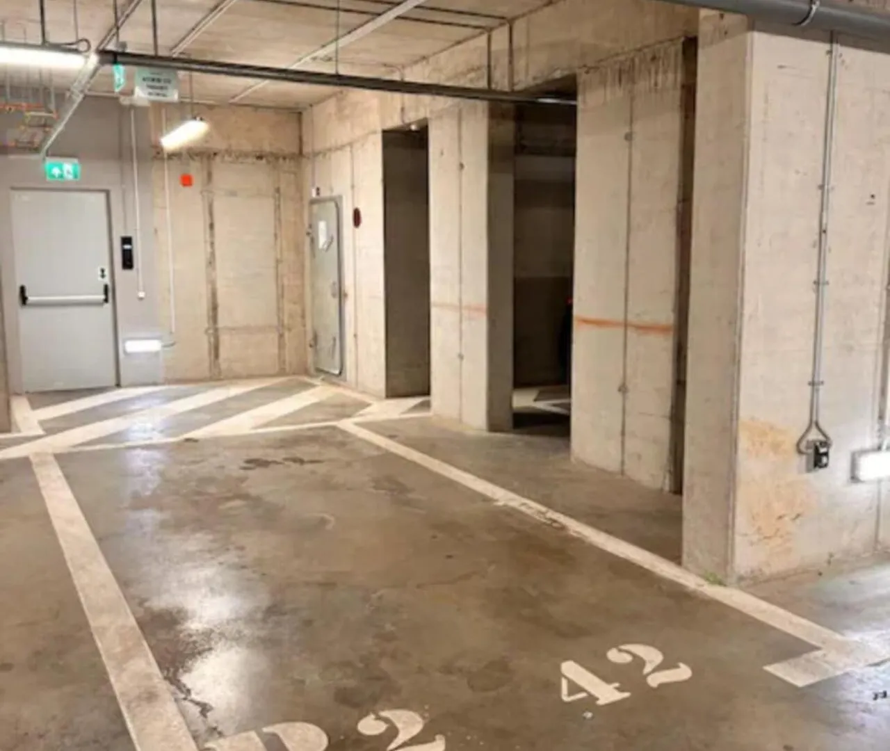 High-Rise Luxury Apartment With Free Parking Bukareszt