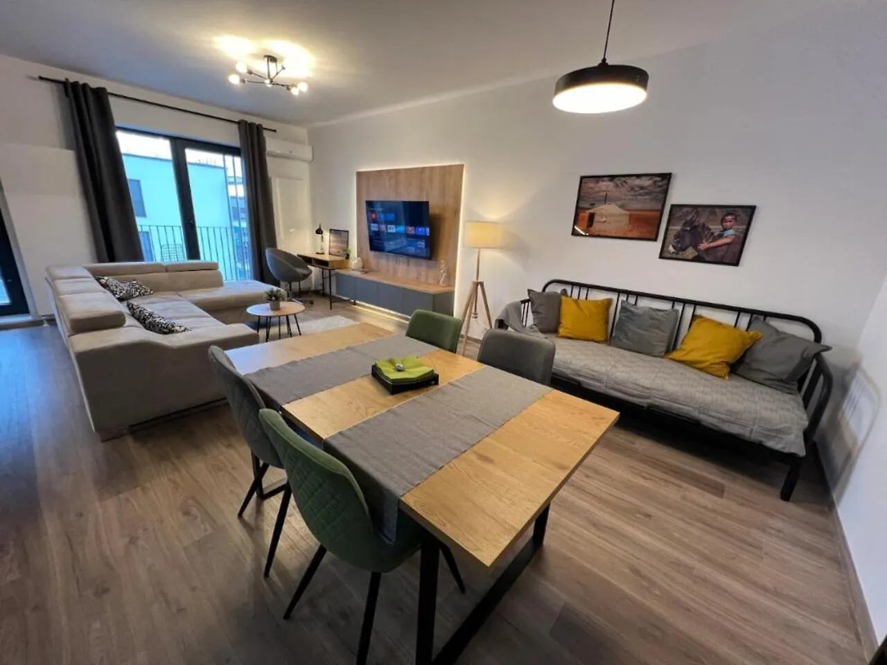 High-Rise Luxury Apartment With Free Parking Bukareszt