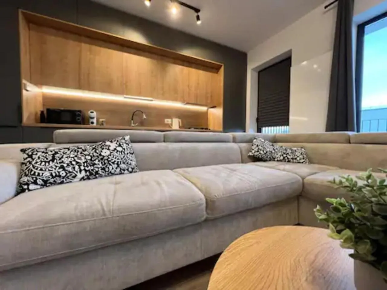 High-Rise Luxury Apartment With Free Parking Bukareszt