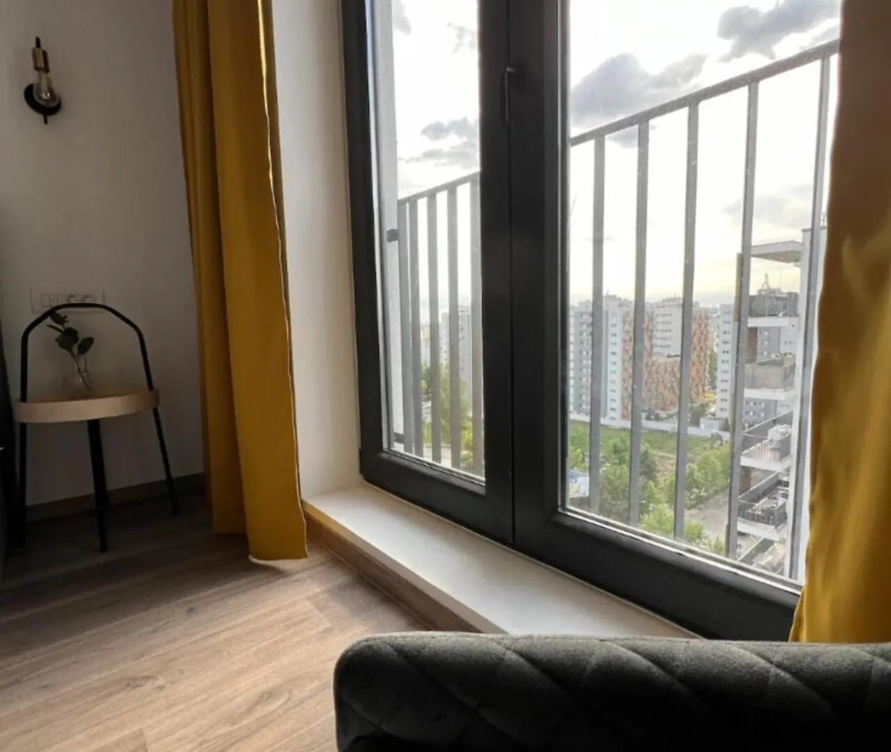 High-Rise Luxury Apartment With Free Parking Bukareszt