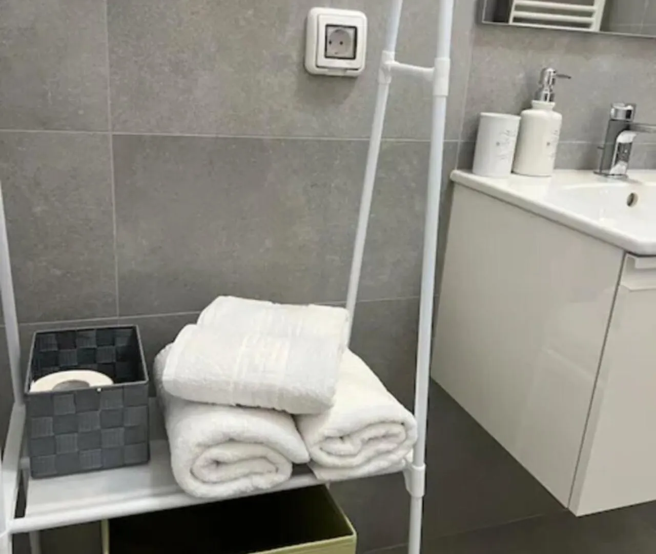 High-Rise Luxury Apartment With Free Parking Bucharest